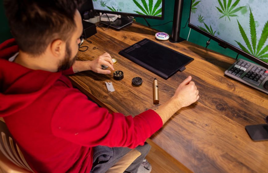 Peut-on prendre du CBD au travail ?